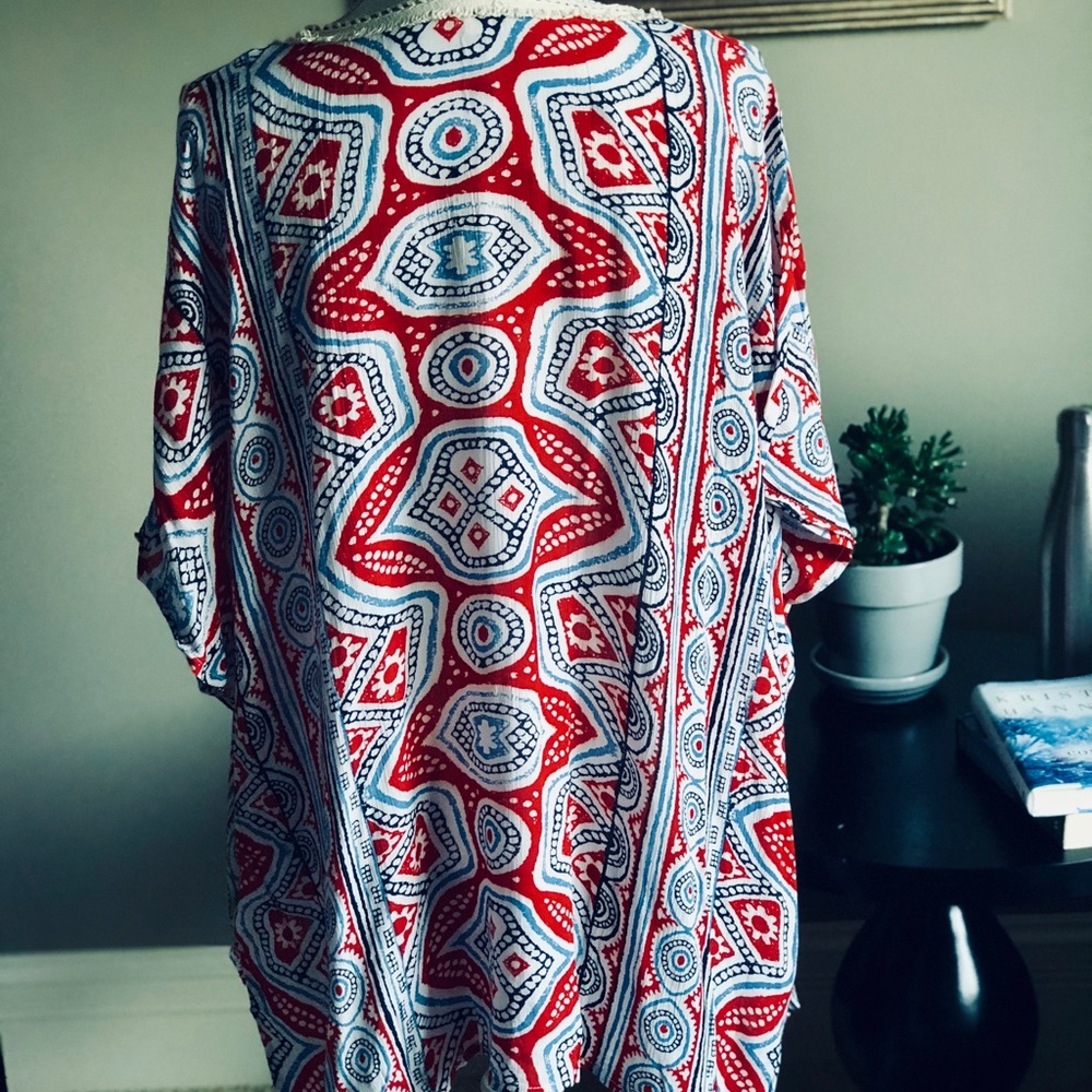NEW!  OVERSIZE ABSTRACT TUNIC TOP IN SMALL MEDIUM - Picture 5 of 5